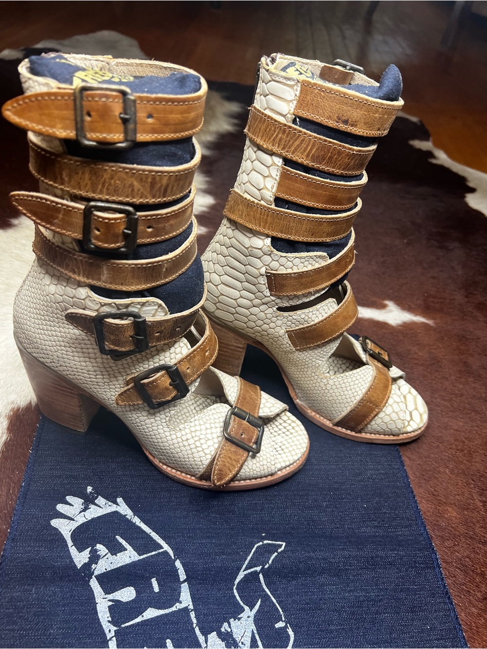 Freebird by Steven White Snake Sandal Gladiator Style Size 8 - Picture 3 of 15